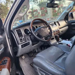 Toyota Tundra 2010 Silver