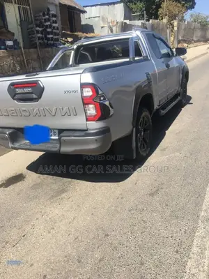 Toyota Hilux 2022 Silver