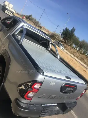 Toyota Hilux 2022 Silver