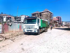 Photo - Howo 2016 White