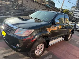 Toyota Hilux 2.5 D-4D 4X4 SRX 2012 Black