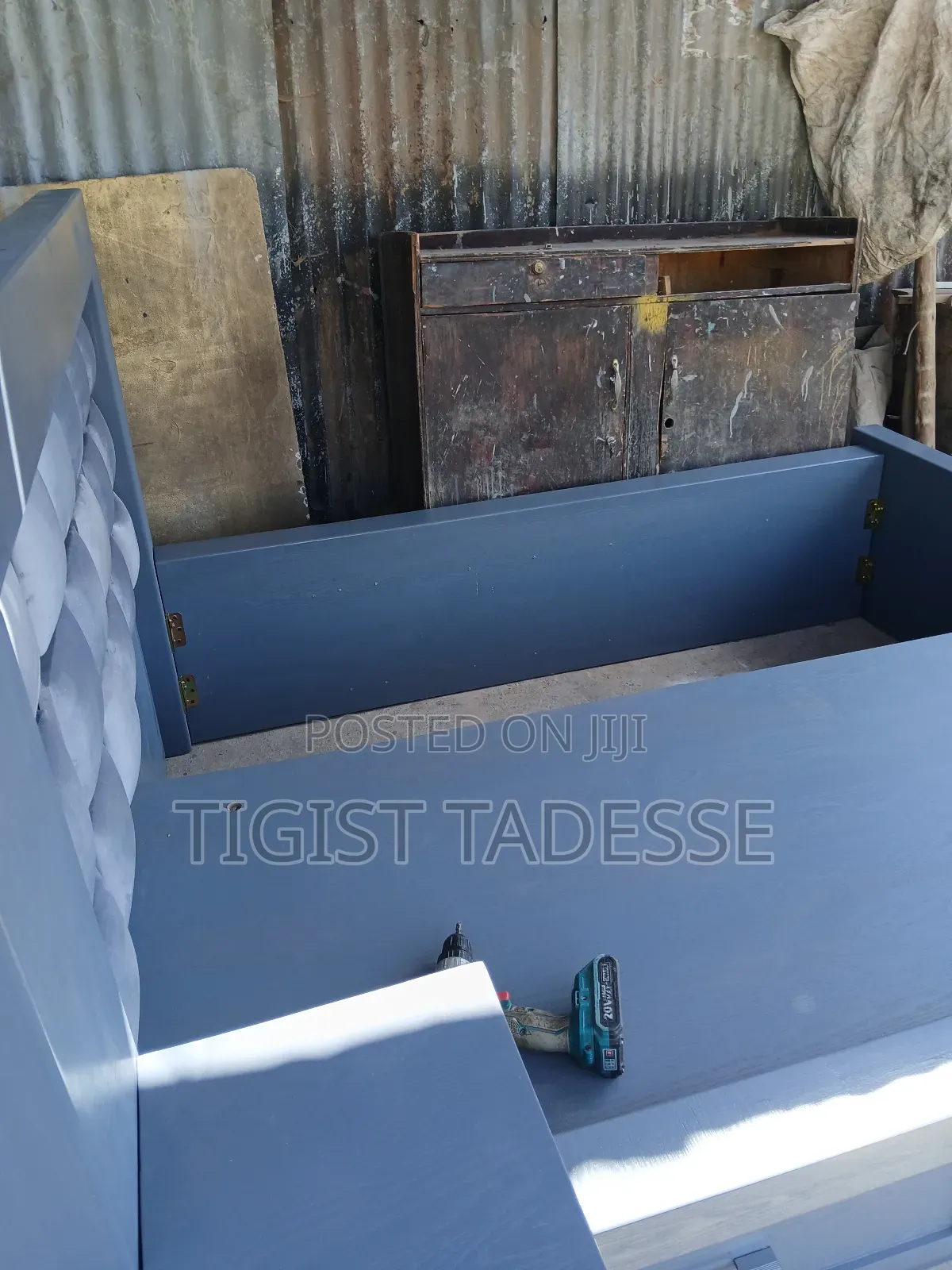 ፅድት ያለ በ Oak የተሠራ አልጋ