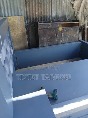 ፅድት ያለ በ Oak የተሠራ አልጋ