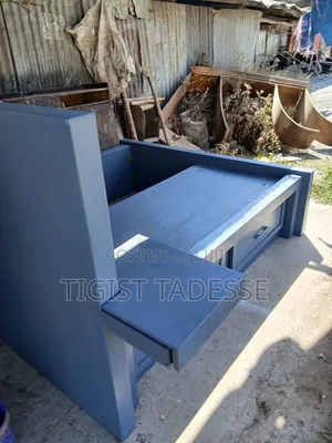 ፅድት ያለ በ Oak የተሠራ አልጋ