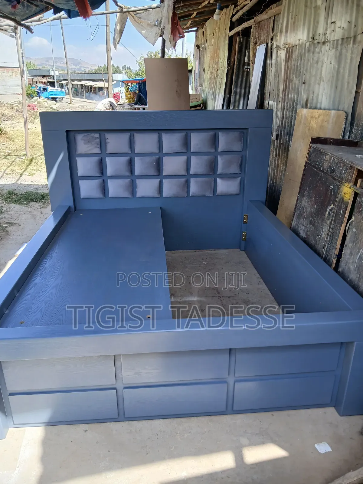 ፅድት ያለ በ Oak የተሠራ አልጋ