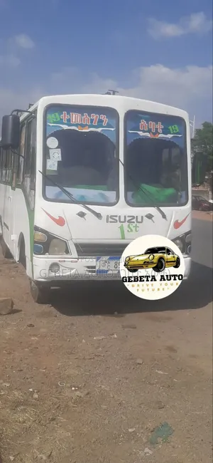 Photo - Isuzu Executive Bus 2012 White