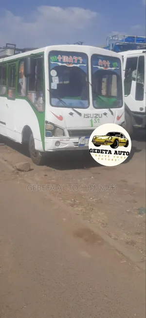 Isuzu Executive Bus 2012 White