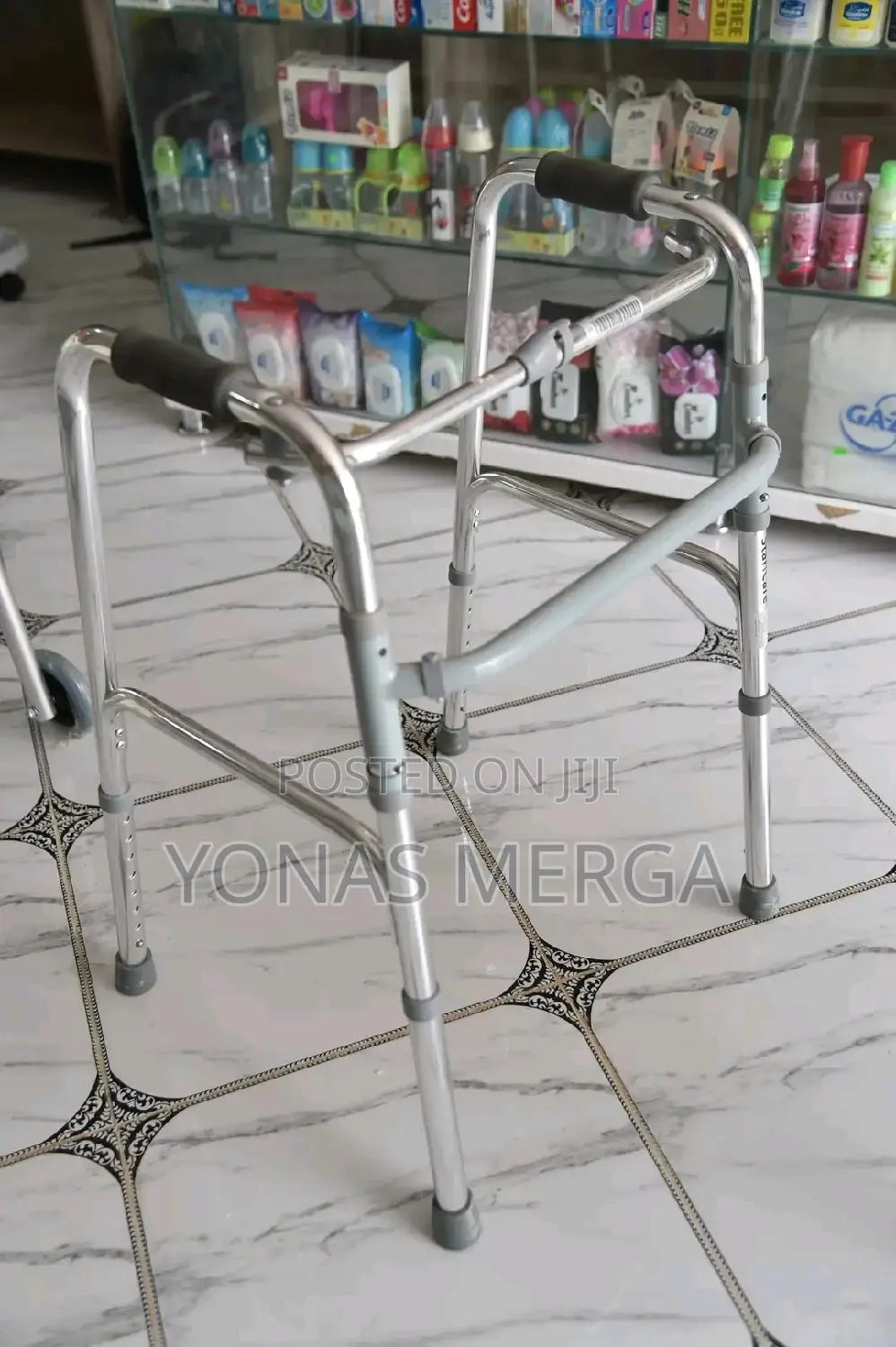 4legged Walker攬old Patients Can Easily Lift the Walker