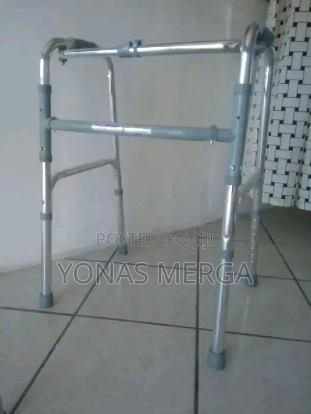 Wheels on Front Legs-Walker痰putting in Much Effort Strength