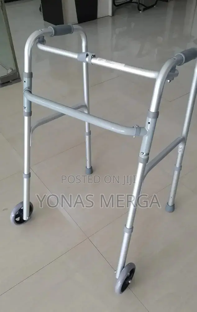 Folding Step-Up Walker - Silver躍walker三brilliance
Stability