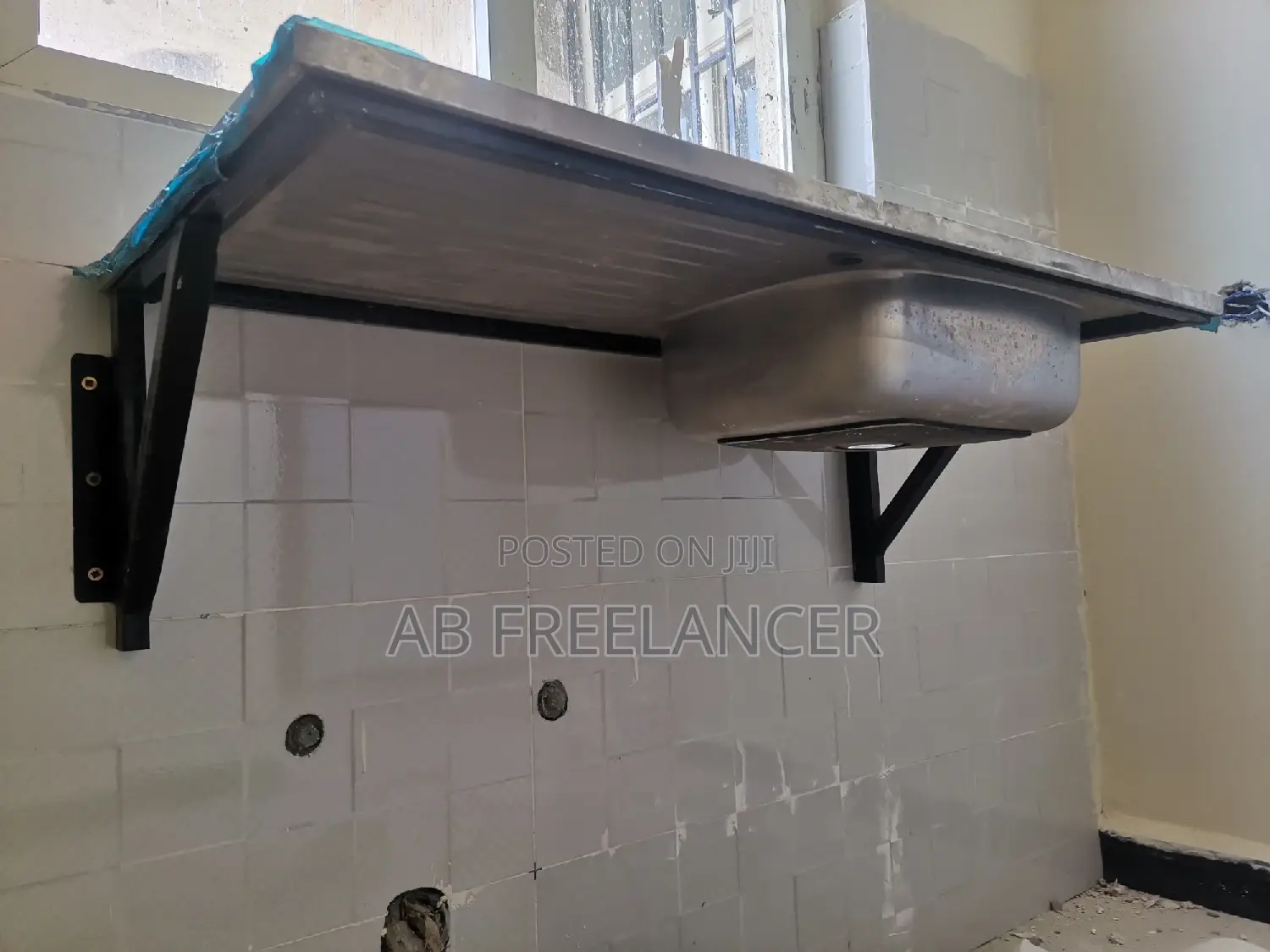 Acqua Kitchen Sink With Accessories and Wall Mounting Frame