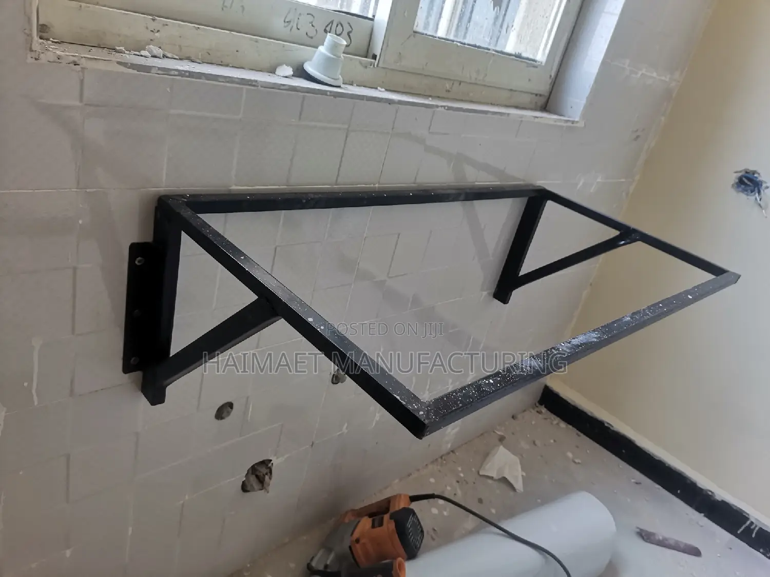 Acqua Kitchen Sink With Accessories and Wall Mounting Frame