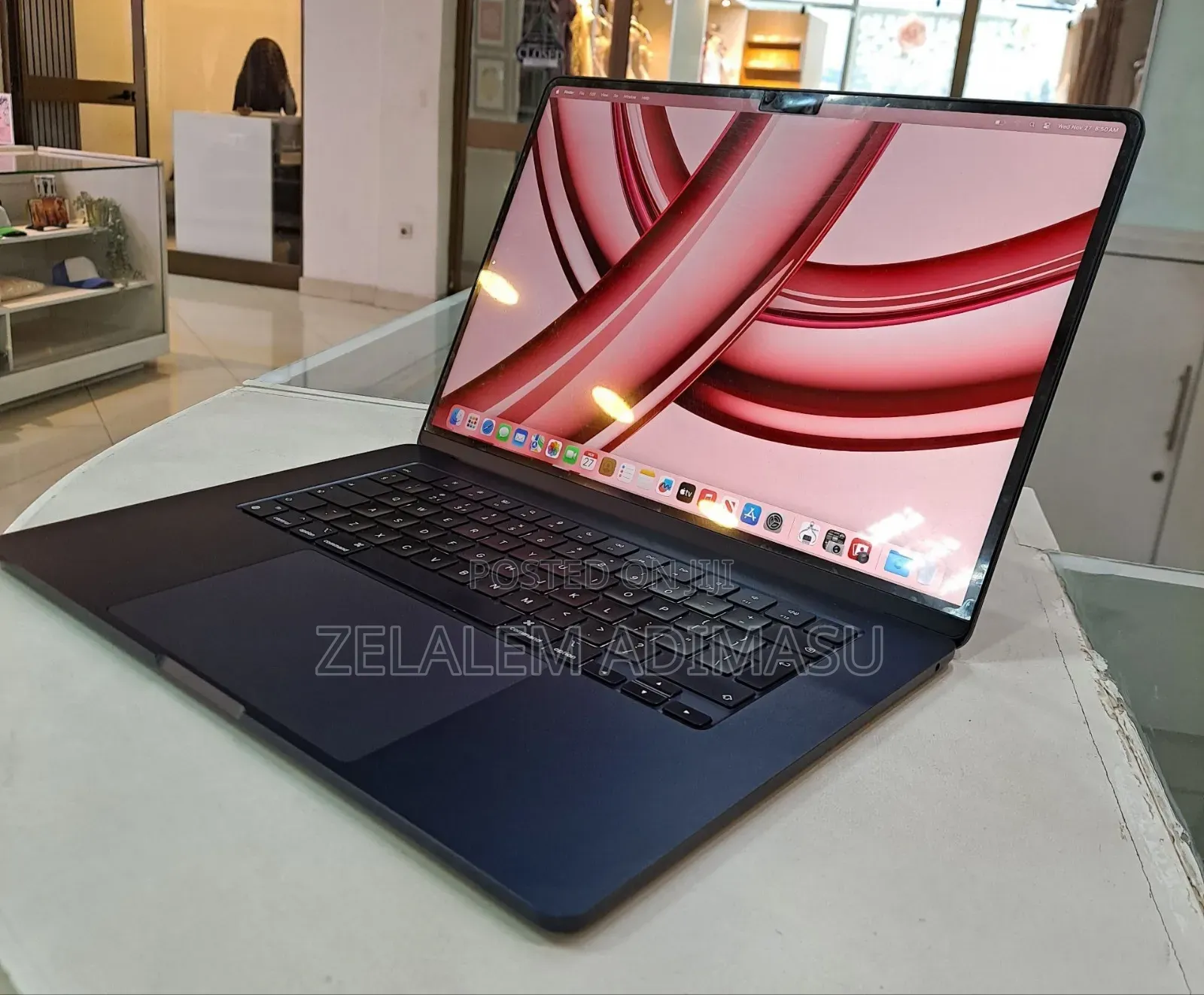 New Laptop Apple MacBook Air 2023 M2 8GB Intel Core i7 SSD 512GB