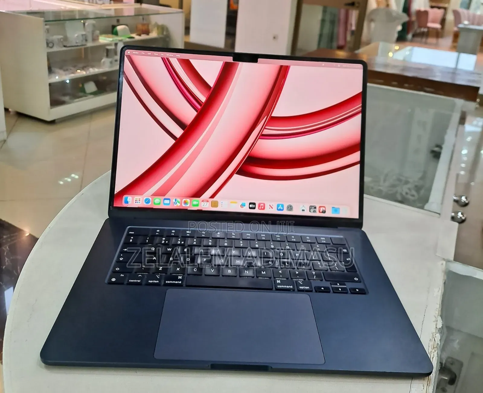 New Laptop Apple MacBook Air 2023 M2 8GB Intel Core i7 SSD 512GB