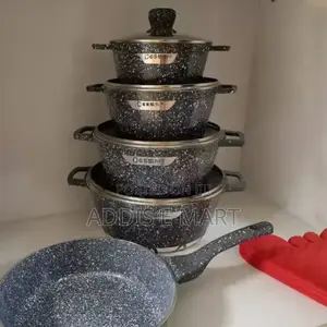 የራሱ ጭልፋዎች ያሉት Telford Nonstick Cook Ware Set