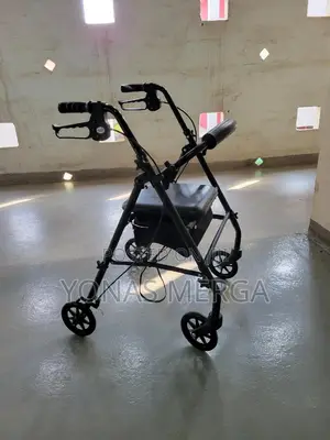 Walker堪handle Height Is Adjustable With Locking Loop Brakes