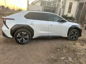 Toyota bZ4X 71.4 kWh AWD 2022 White
