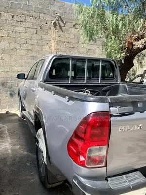 Toyota Hilux 2017 Silver