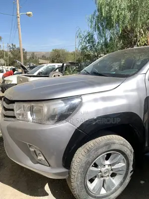 Photo - Toyota Hilux 2017 Silver