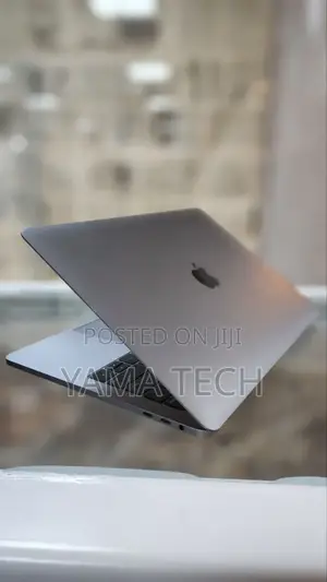 New Laptop Apple MacBook Pro 2018 8GB Intel Core I7 SSD 512GB