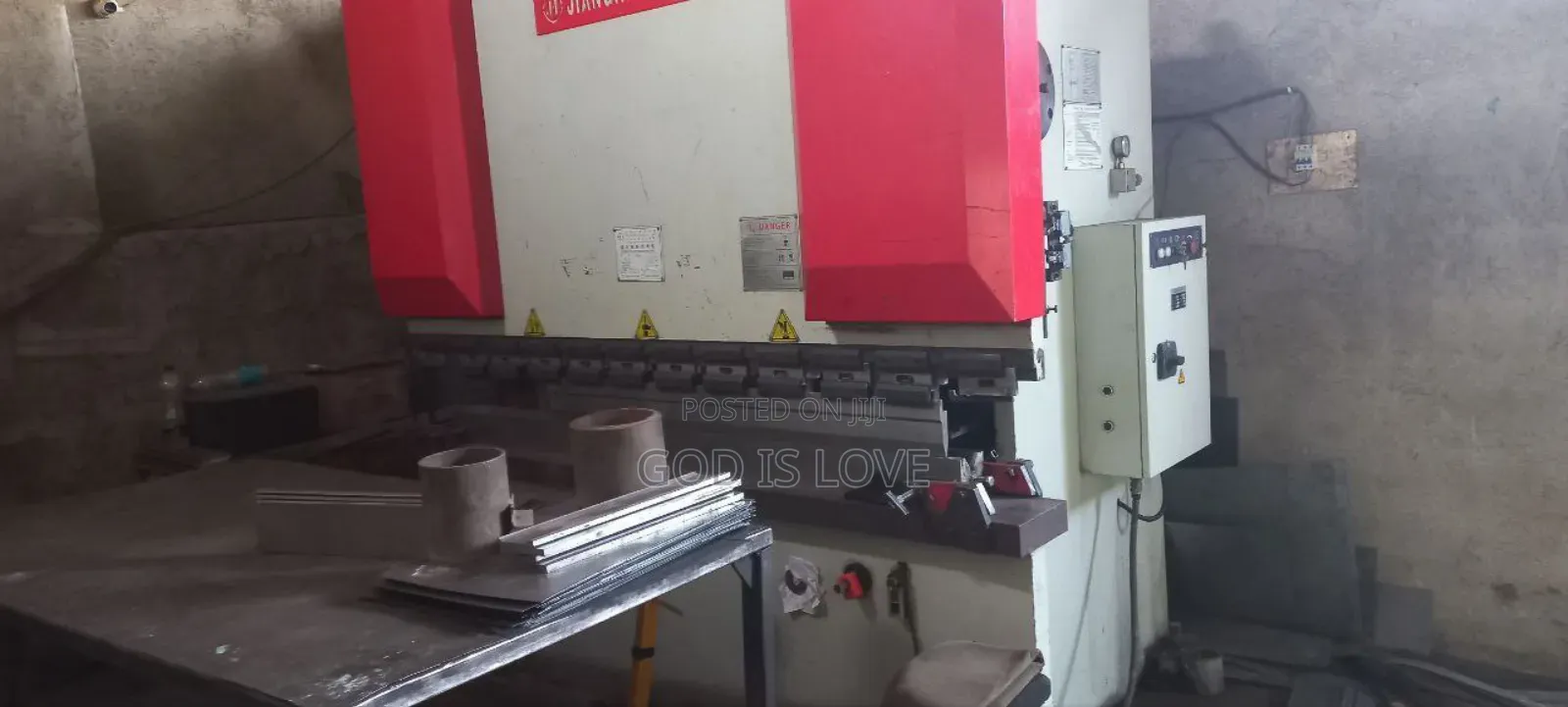 የሚሸጥ ላሜራ ማጠፍያ 
2.5ሜትር
6mm ያጥፋል