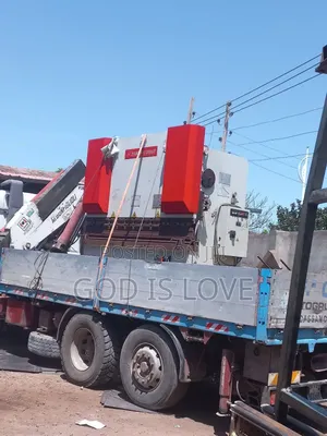 Photo - የሚሸጥ ላሜራ ማጠፍያ 
2.5ሜትር
6mm ያጥፋል