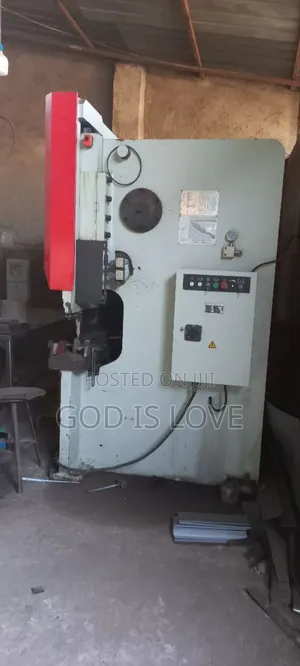 የሚሸጥ ላሜራ ማጠፍያ 
2.5ሜትር
6mm ያጥፋል