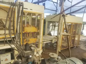 የሚሸጥ የብሎኬት ማሽን ባለ 20:-4ያወጣል Made in China 2023