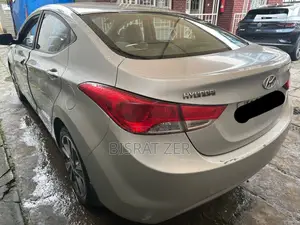 Hyundai Elantra 2012 Silver