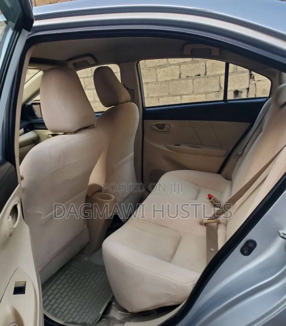 Toyota Yaris 2014 Silver