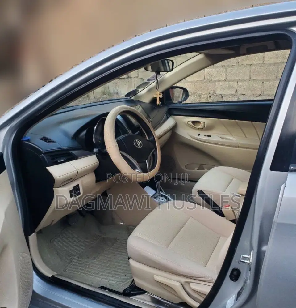 Toyota Yaris 2014 Silver