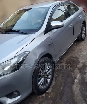 Photo - Toyota Yaris 2014 Silver