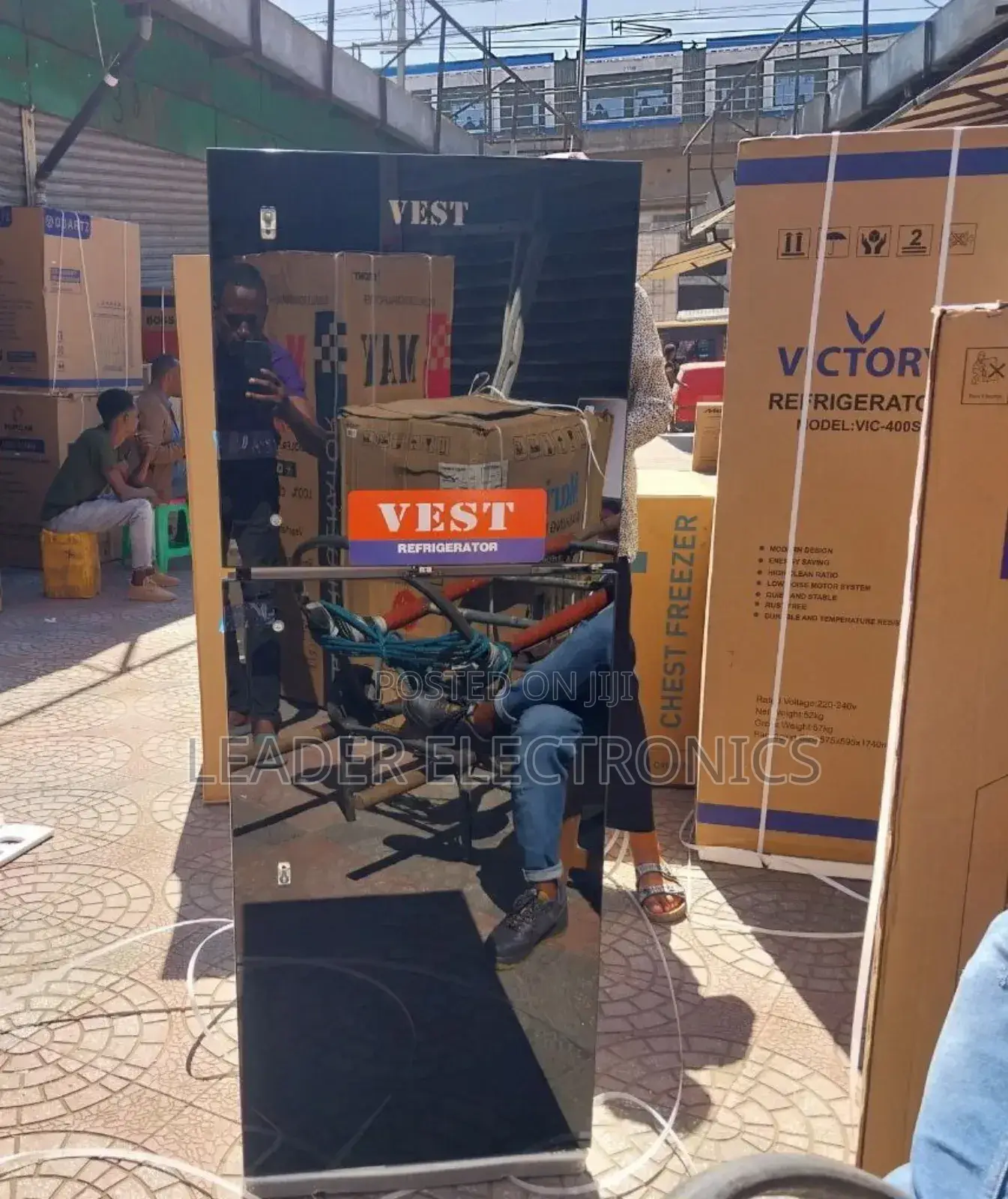 Vest Refrigerator 220 Liter