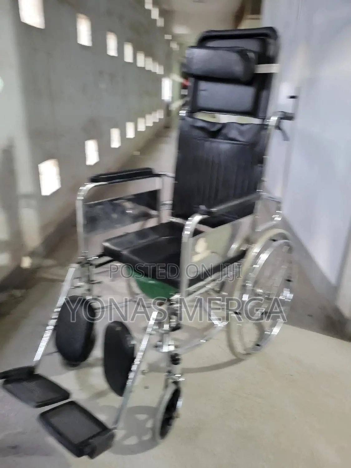 Reclining Wheelchair With Toilet Bowl胃attached With Toilet