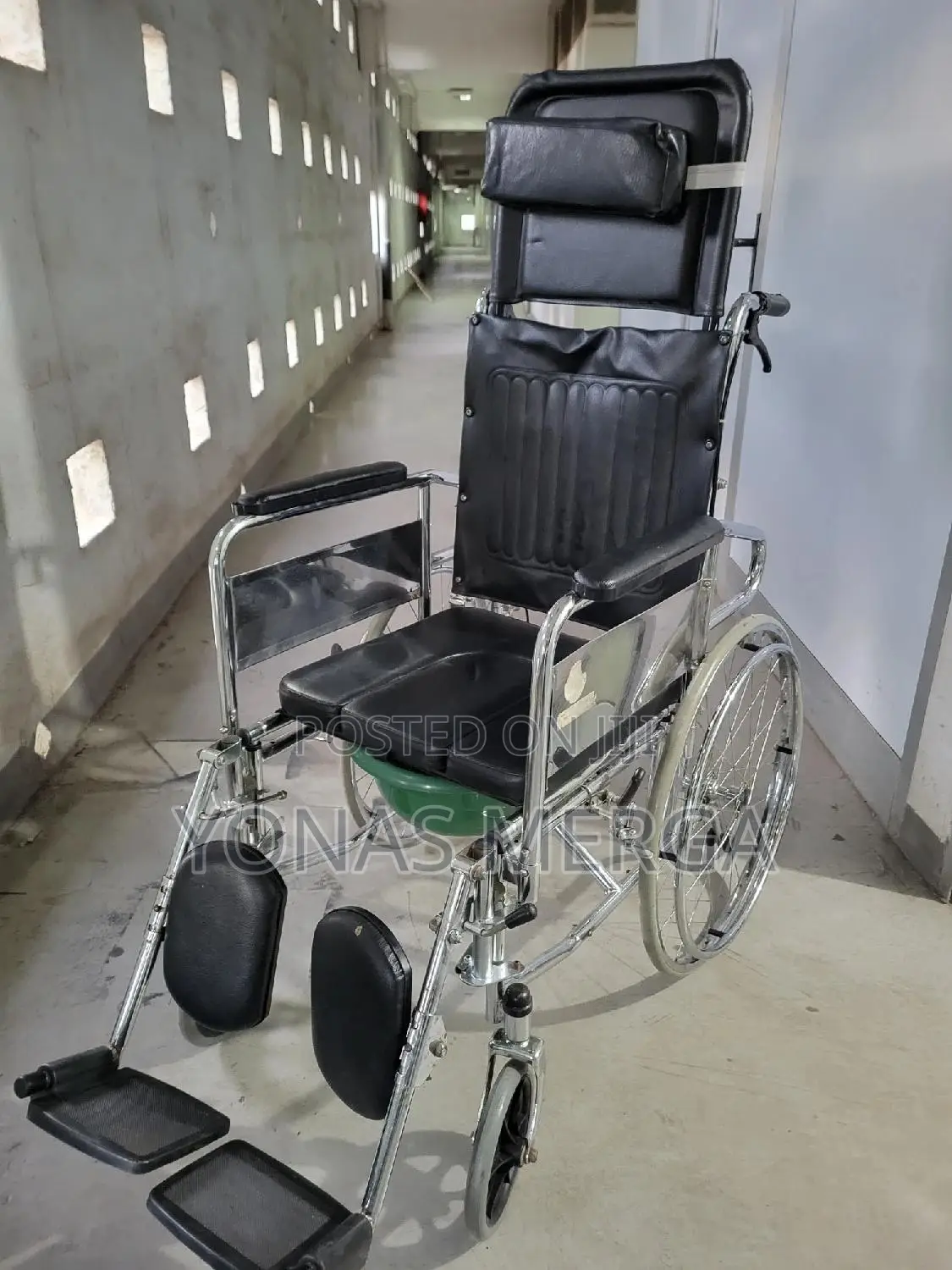 Reclining Wheelchair With Toilet Bowl胃attached With Toilet