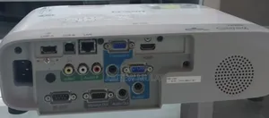 BRAND NEW EPSON Projector Has Remote