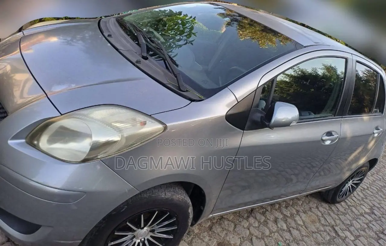Toyota Yaris 2010 Gray