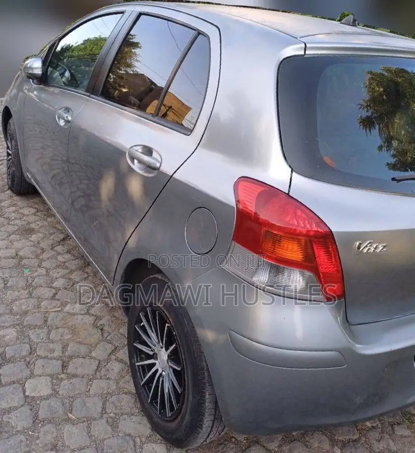 Toyota Yaris 2010 Gray