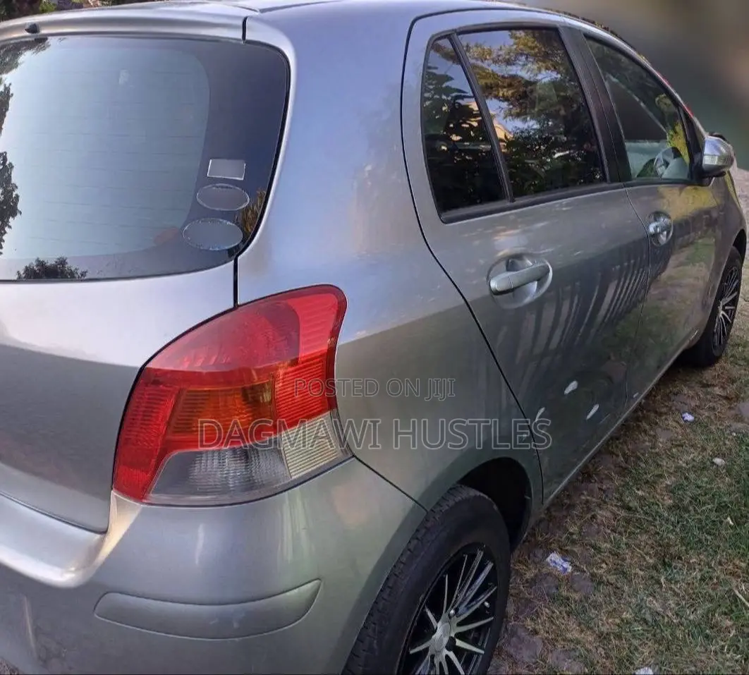 Toyota Yaris 2010 Gray