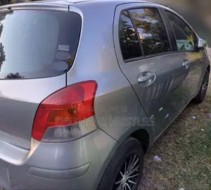 Toyota Yaris 2010 Gray