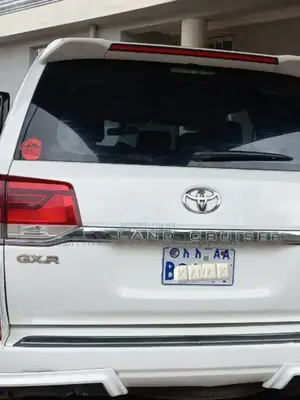 Toyota Land Cruiser 2011 White