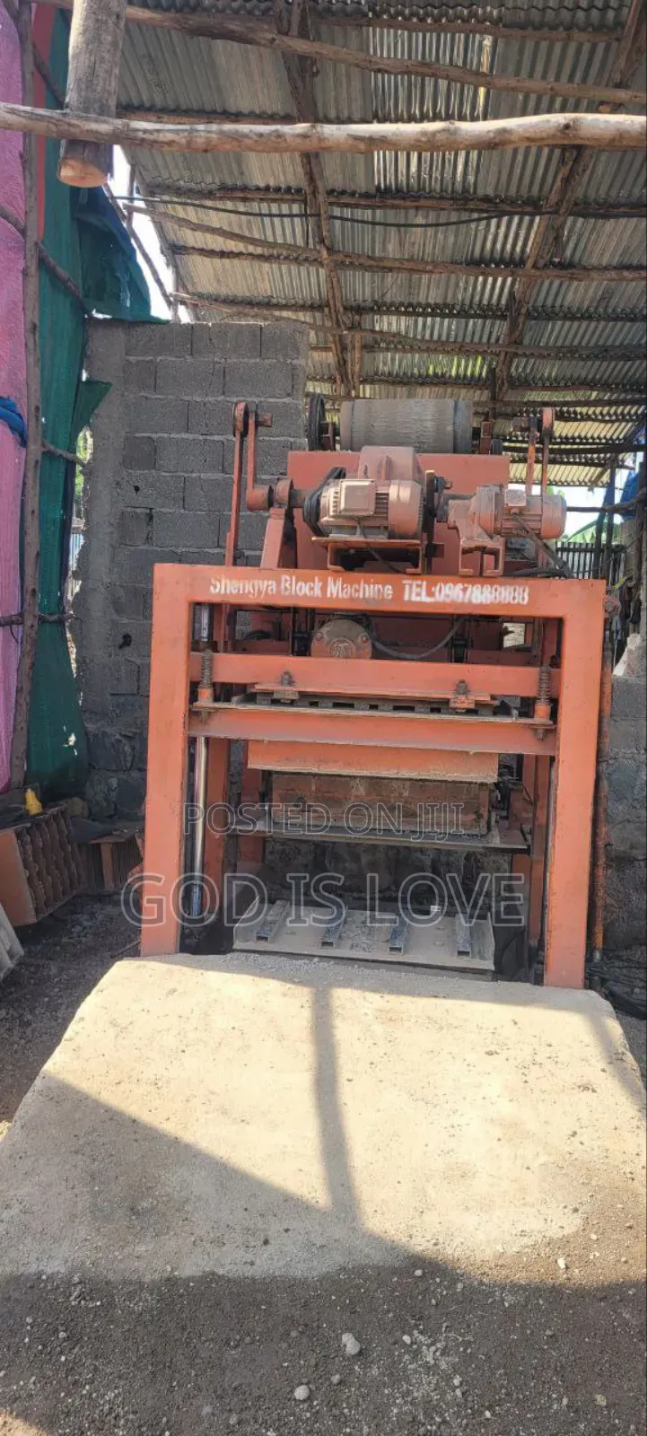 የሚሸጥ የብሎኬት ማሽን 
Shangai Brand