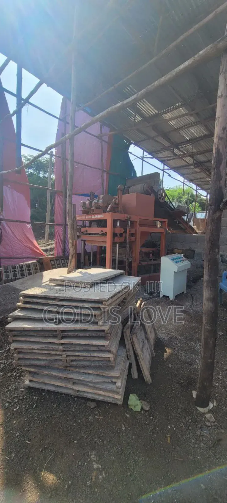 የሚሸጥ የብሎኬት ማሽን 
Shangai Brand