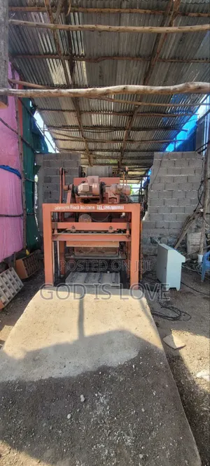 የሚሸጥ የብሎኬት ማሽን 
Shangai Brand