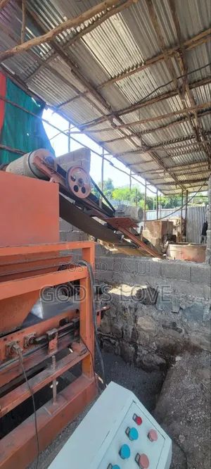 የሚሸጥ የብሎኬት ማሽን 
Shangai Brand