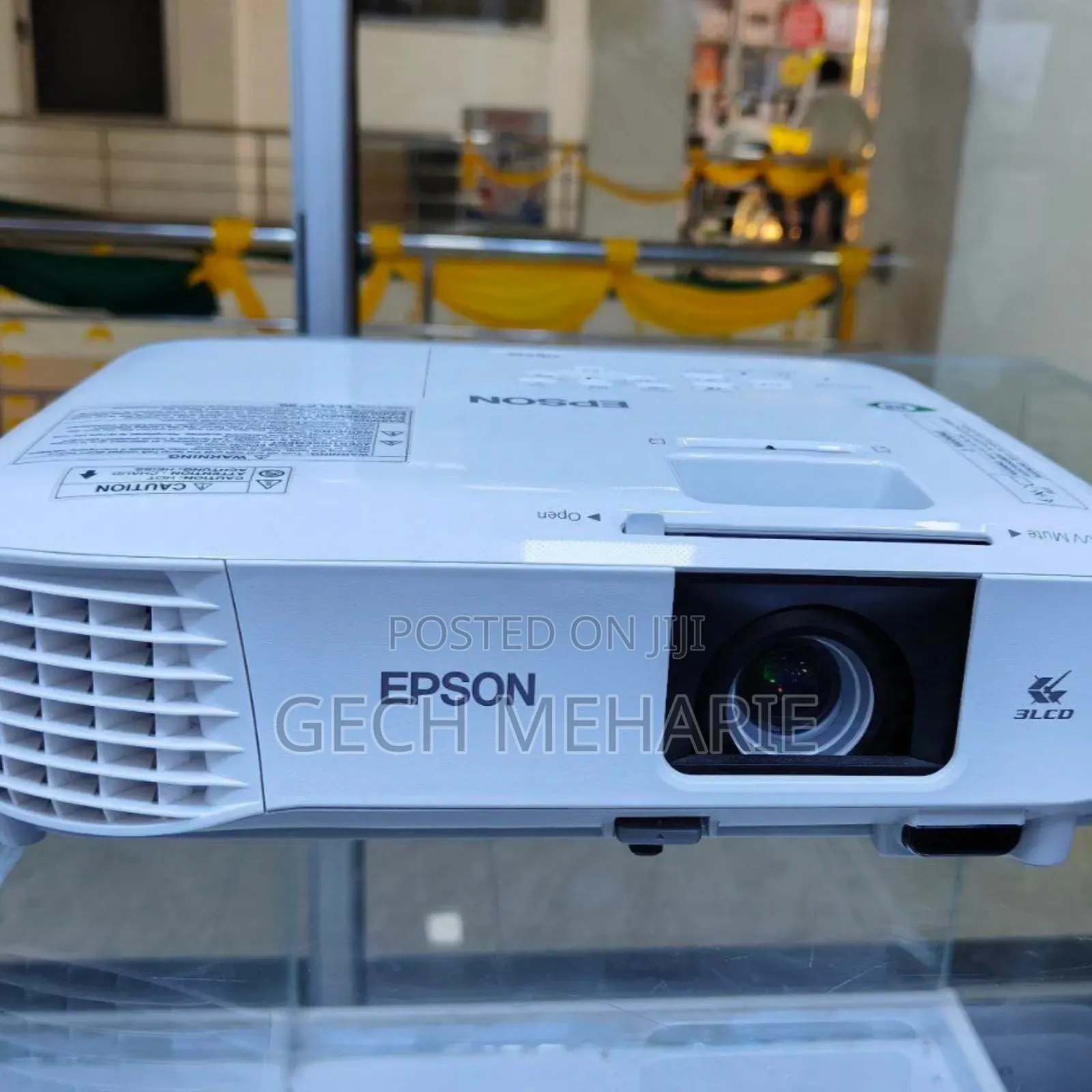 BRAND NEW EPSON Projector Has Remote Model Name: E8