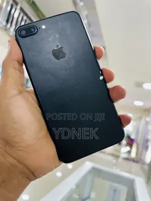 Photo - Apple iPhone 7 Plus 128 GB Black
