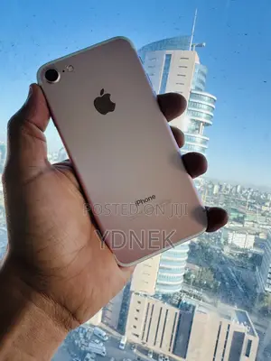 Photo - Apple iPhone 7 32 GB Gray