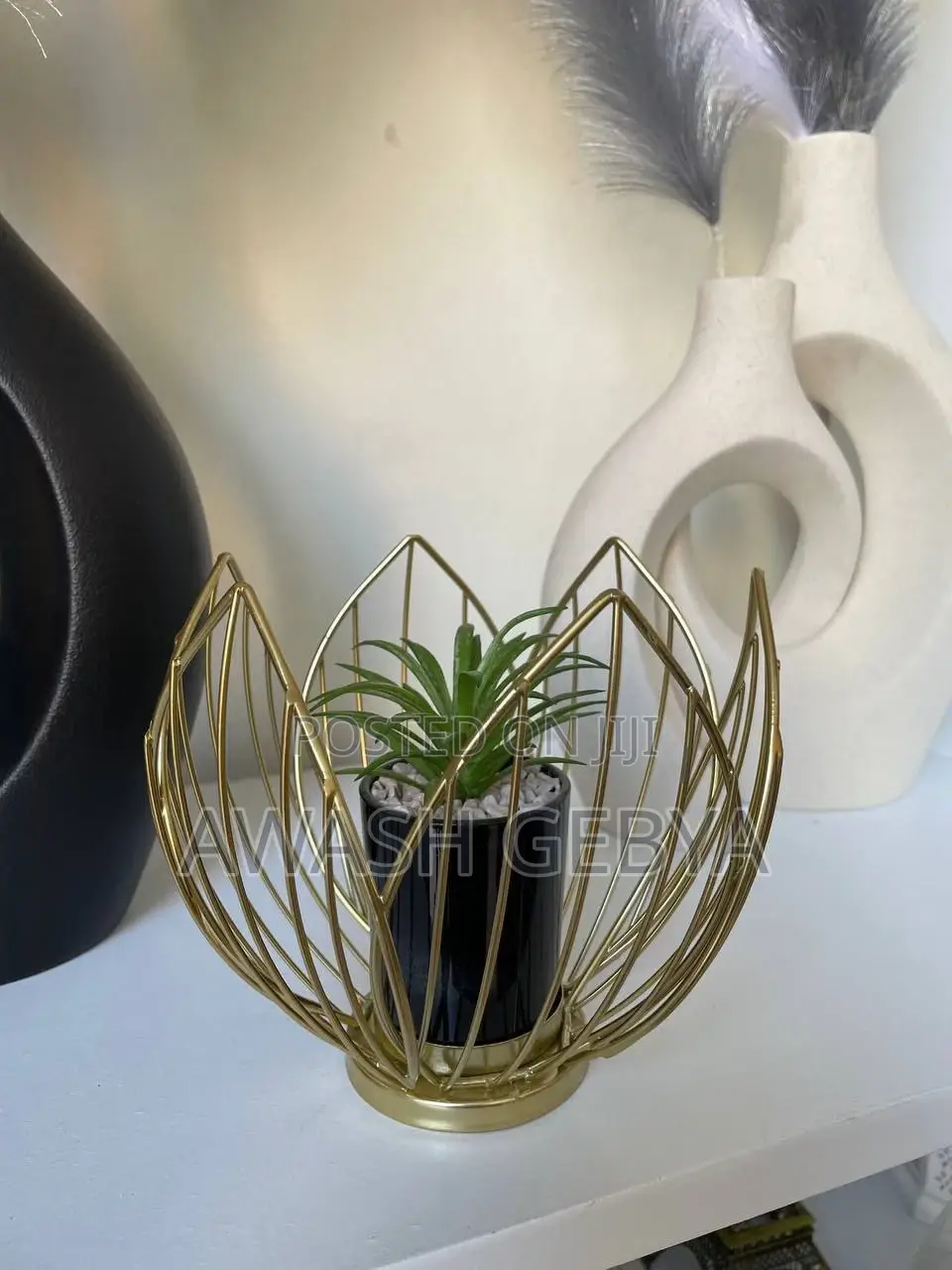 Table Centerpiece Golden Color Ornament