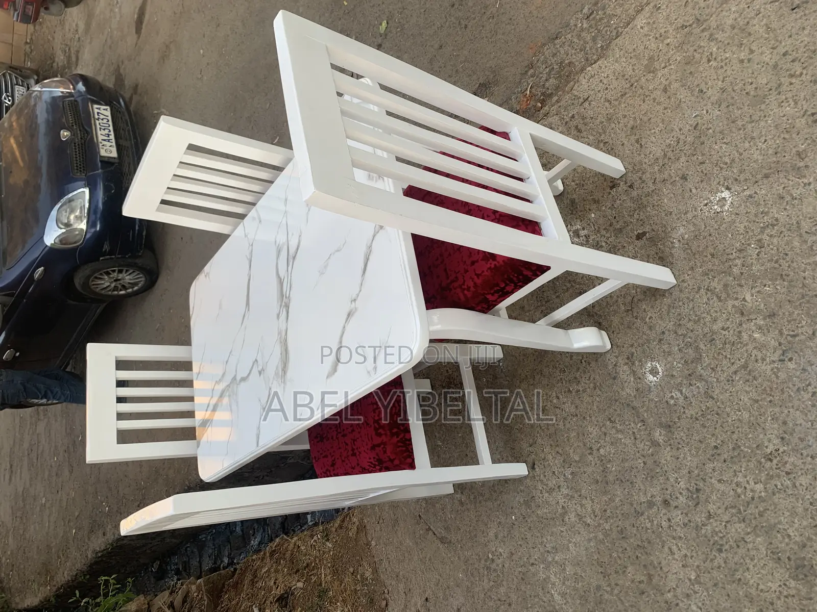 ዉብ እና ዘመናዊ ባለ አራት መቀመጫ የምግብ ጠረጼዛ ለማግኘት ይደዉሉ